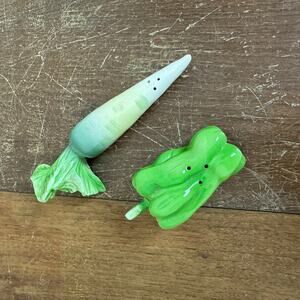 Vintage Japan porcelain green pepper and Luobo radish Salt‎ and pepper Shakers